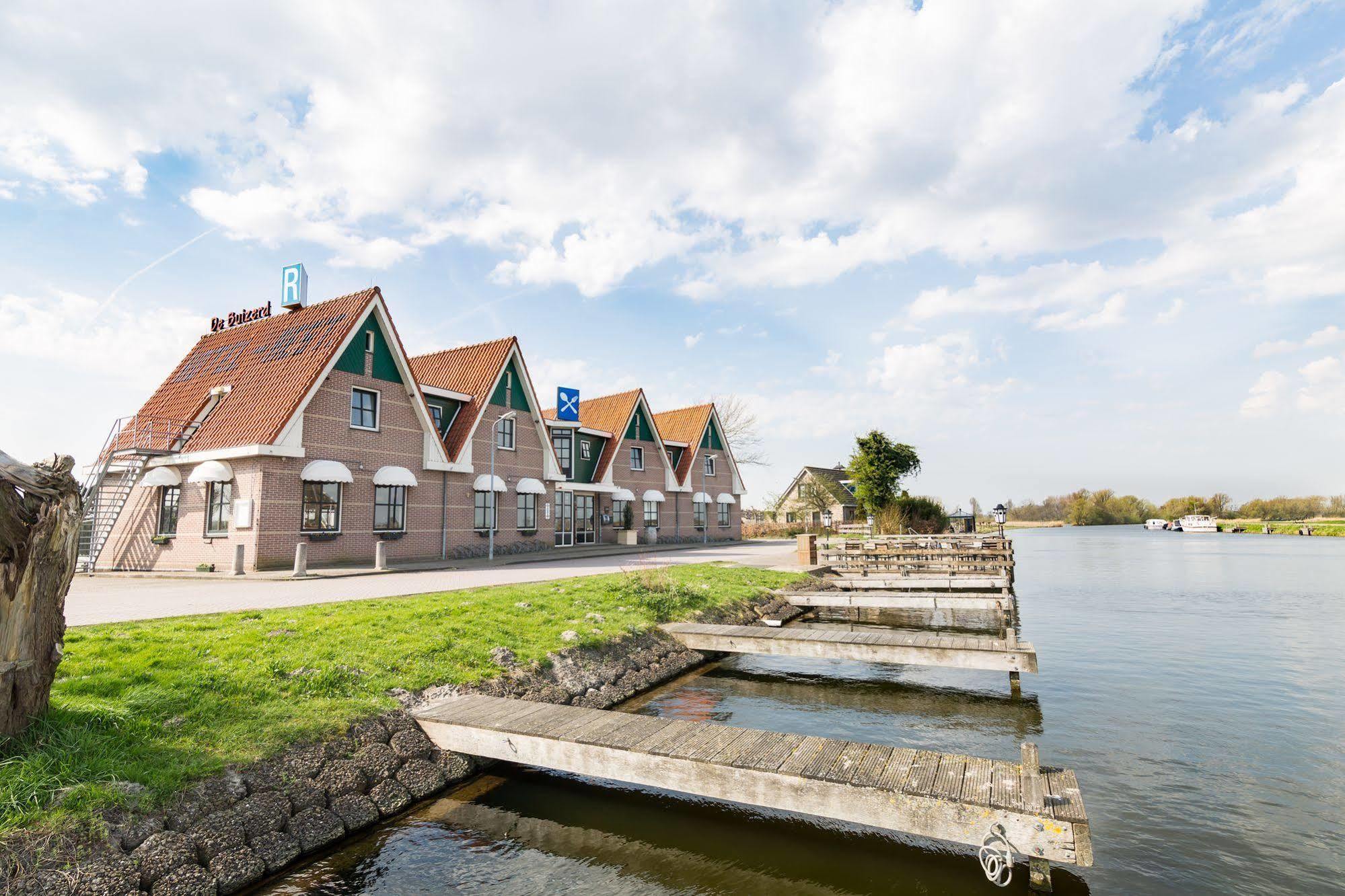 Hotel Restaurant De Buizerd Langedijk Extérieur photo
